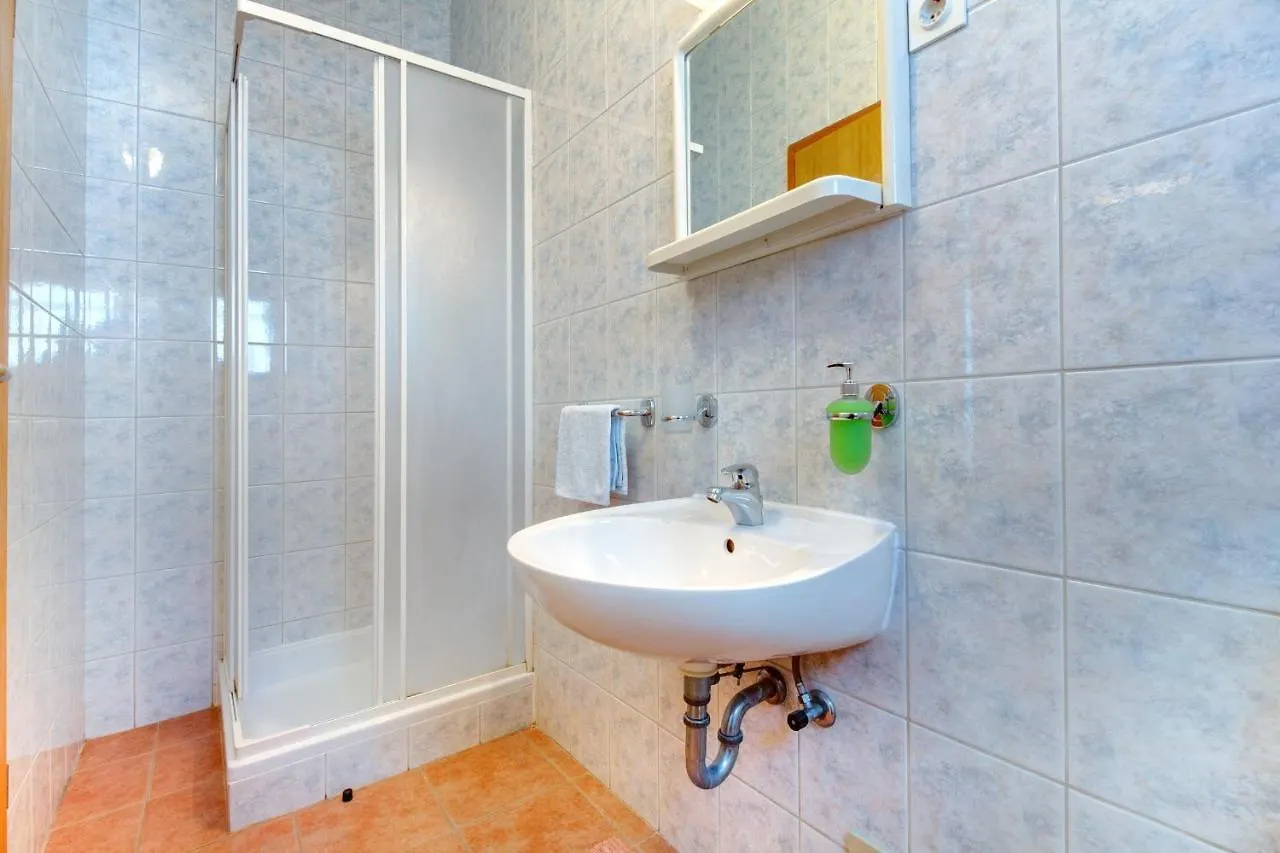 Apartments And Rooms With Parking Space Nerezine, Losinj - 2506 Guest house