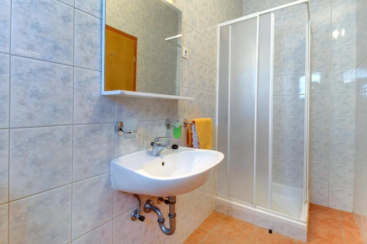 Apartments And Rooms With Parking Space Nerezine, Losinj - 2506 3*, Nerezine